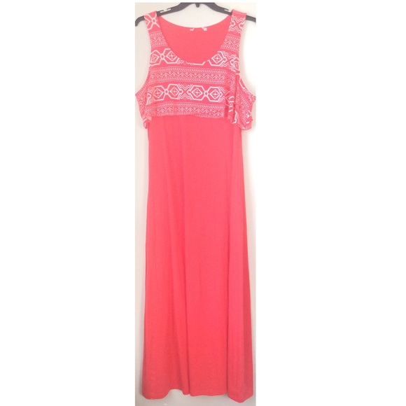 Dresses & Skirts - ✨NWOT Pink And White Maxi Dress✨